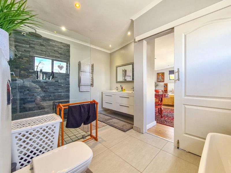 5 Bedroom Property for Sale in Hout Bay Western Cape